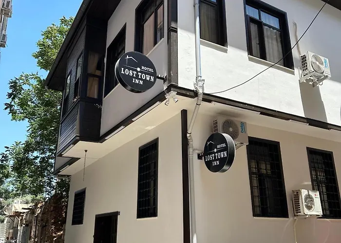Loost Town Inn Hotel