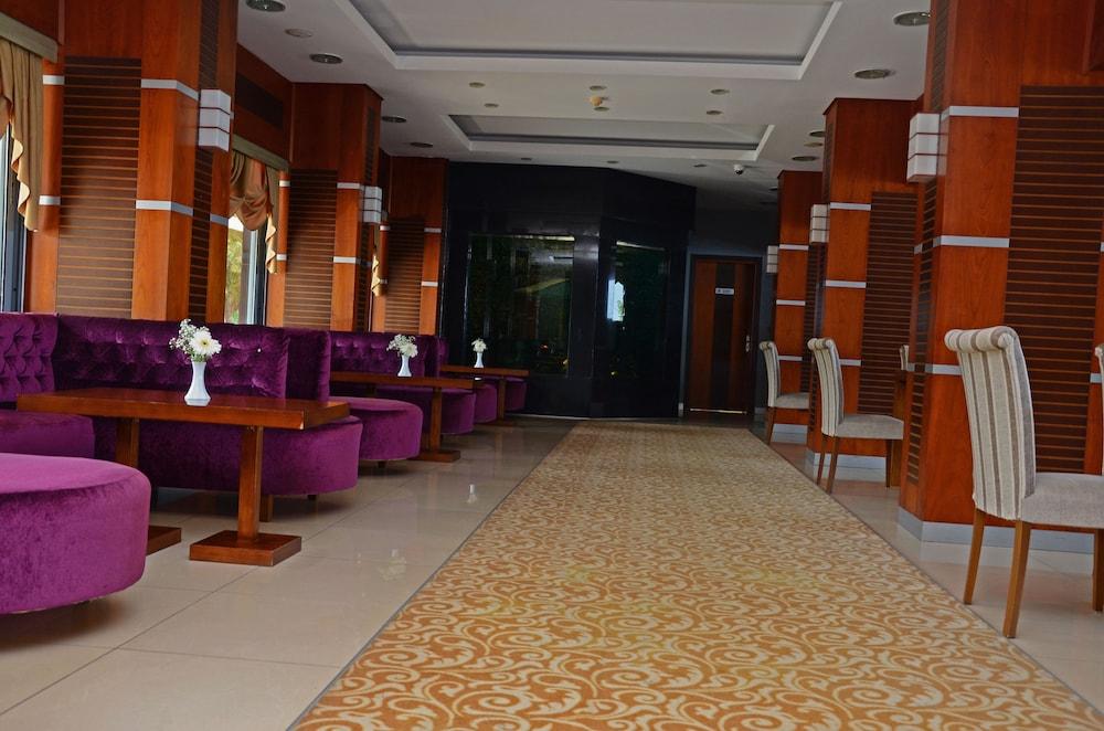 Otel Lara 3*