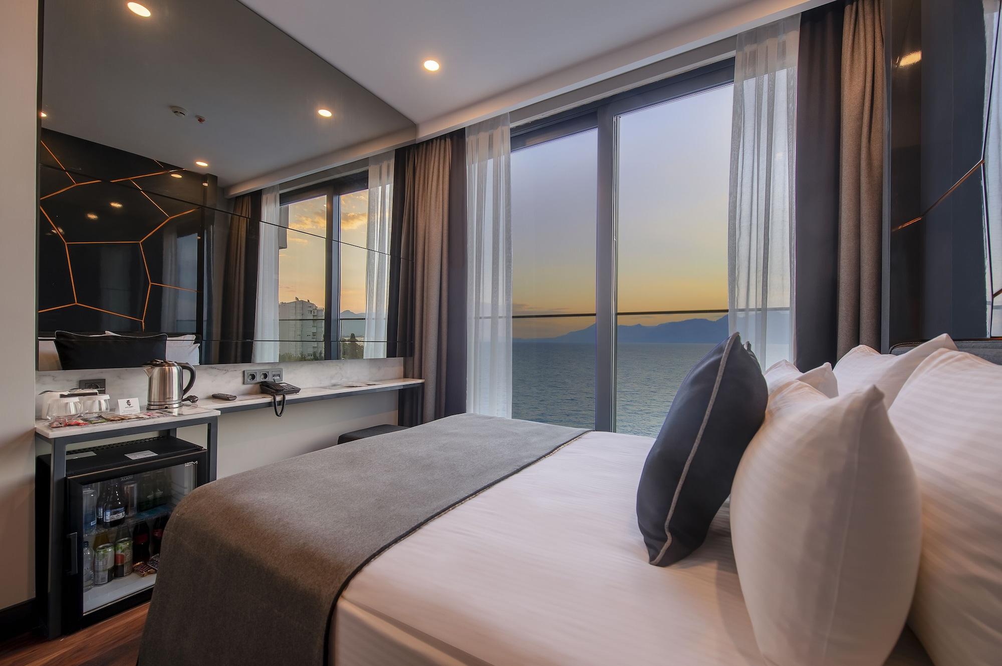 Adalia Otel 3*