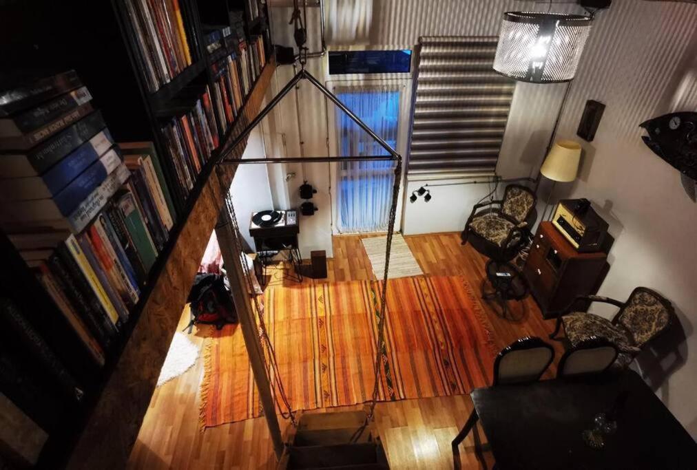 Ozzy Homes Apartment *