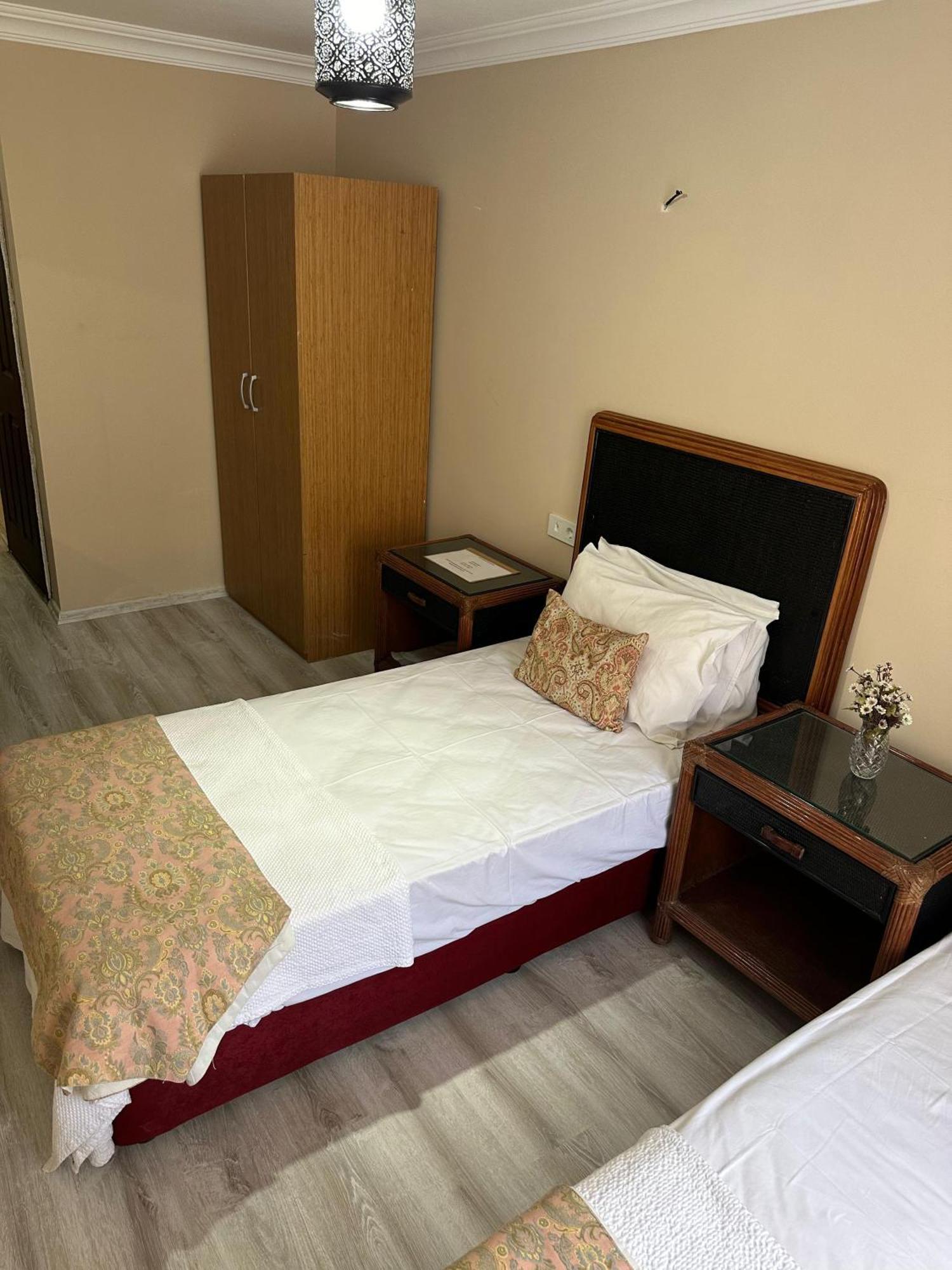 Loost Town Otel