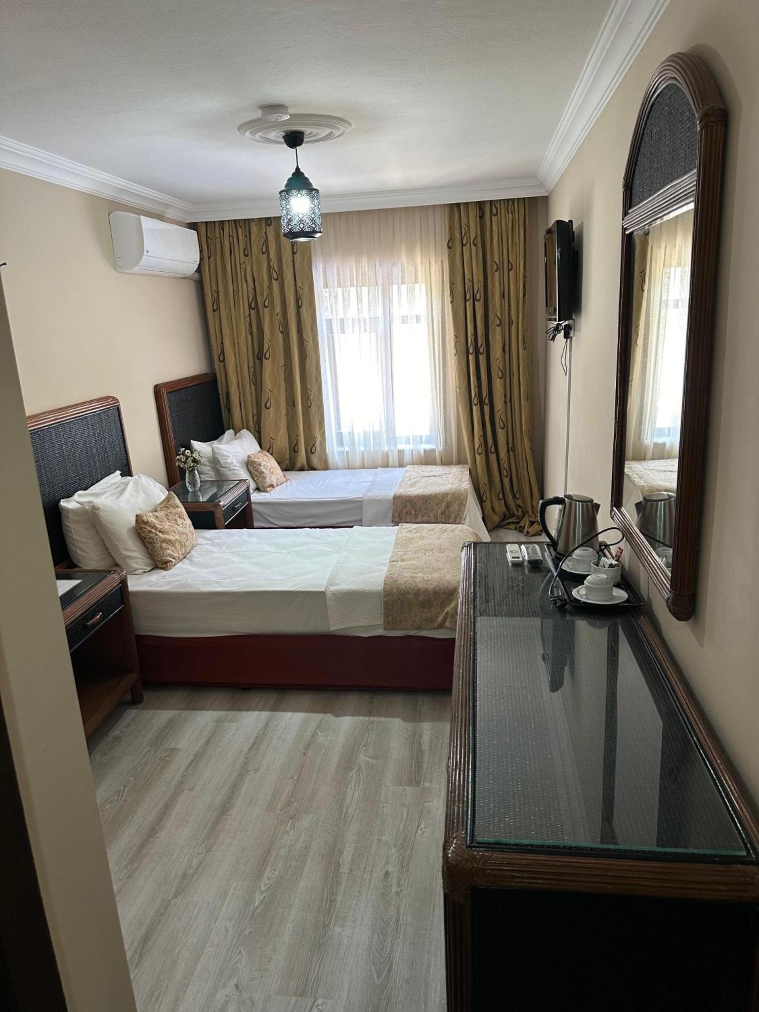 Loost Town Otel 3*