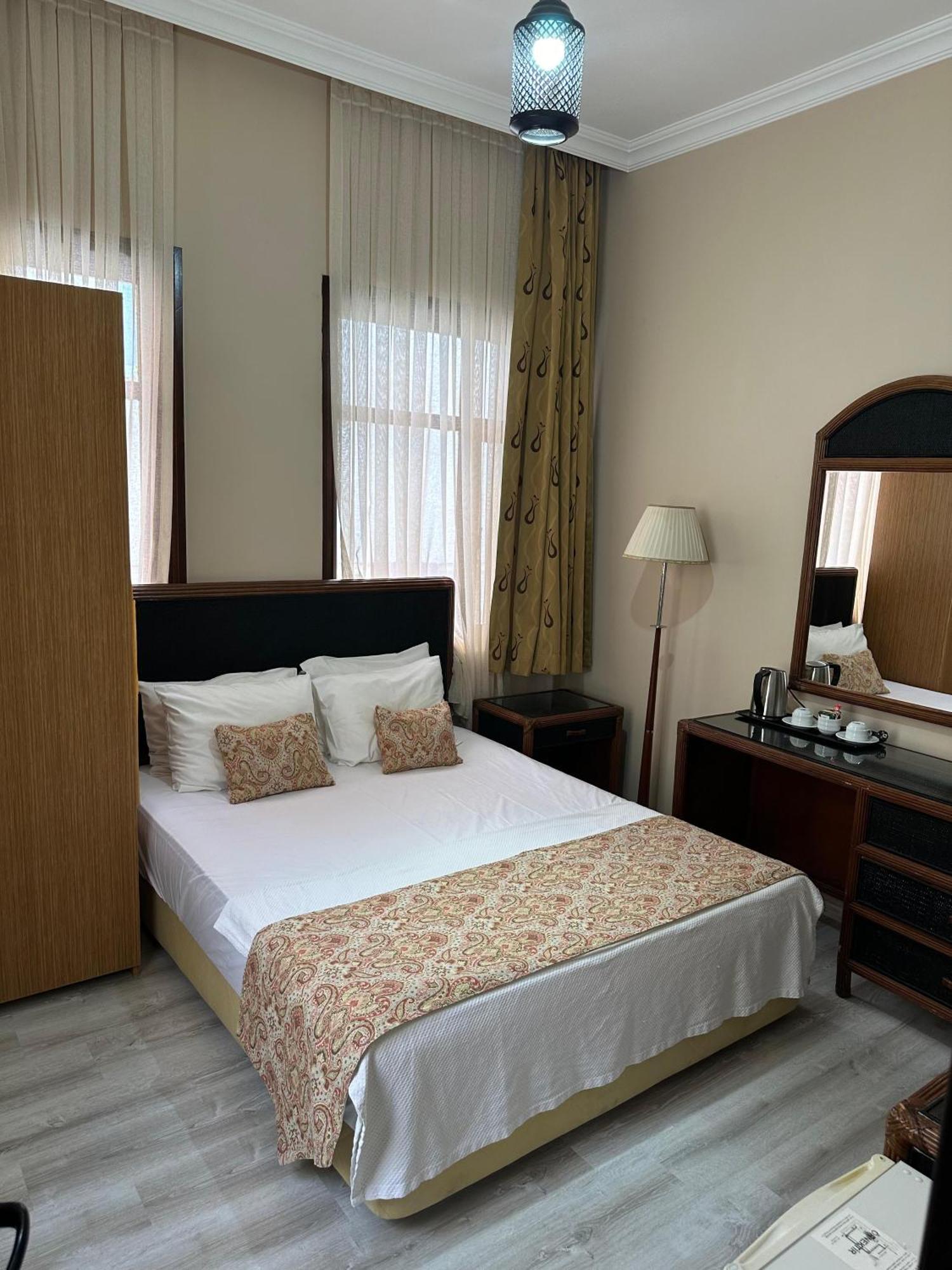 Loost Town Otel