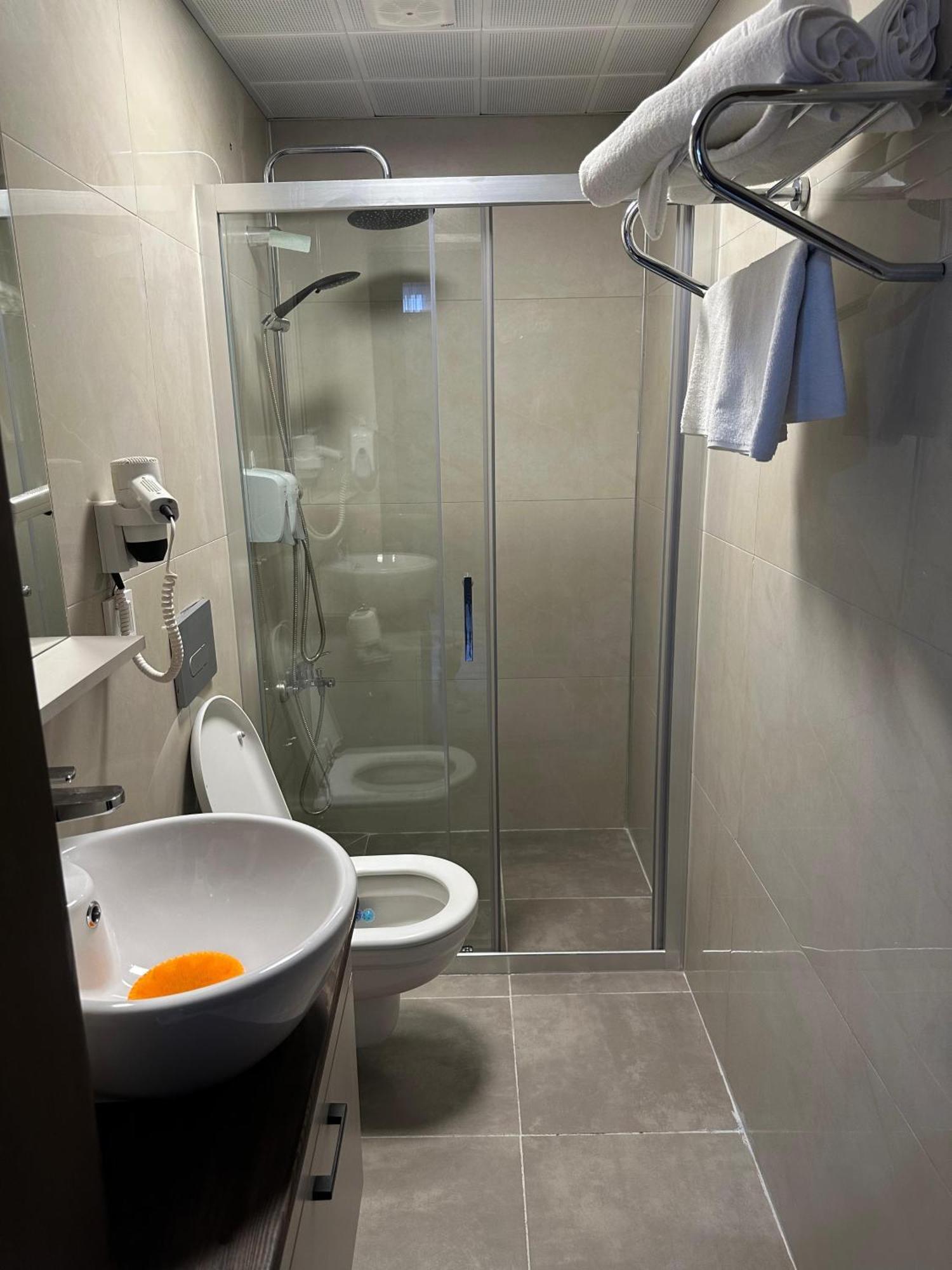 Otel Loost Town 3*