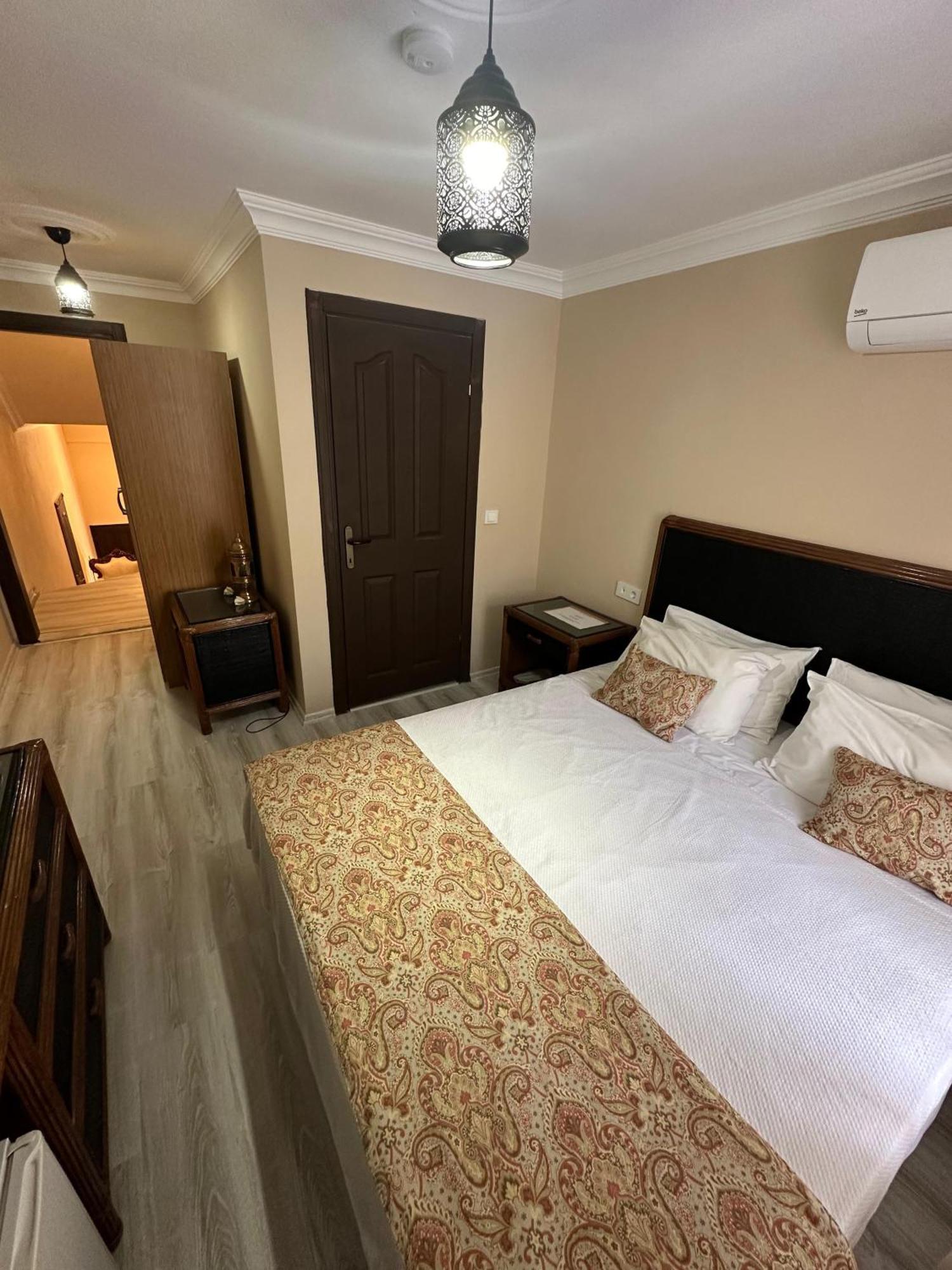 Loost Town Otel