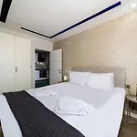 Modern And Central Home Near Beach In The Heart Of Antalya