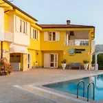 Apa Mountain Lodge