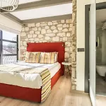 Delightful Flat Near Hadrians Gate