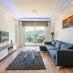 Modern Flat Near Public Transportation In Kemer
