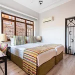 Fascinating Flat Near Hadrians Gate
