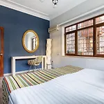 Fascinating Flat Near Hadrians Gate