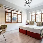 Fascinating Flat Near Hadrians Gate
