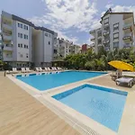 Flat Close To Beach With Balcony In Konyaalti