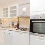 Flat Close To Beach With Balcony In Konyaalti