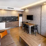 Golden World Suite Hotel