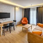 Golden World Suite Hotel
