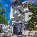 Alex Suites Lara