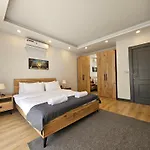 New Flat&Large Living Space 2-1 Near Lara Beach