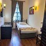 Deja Vu Hotel