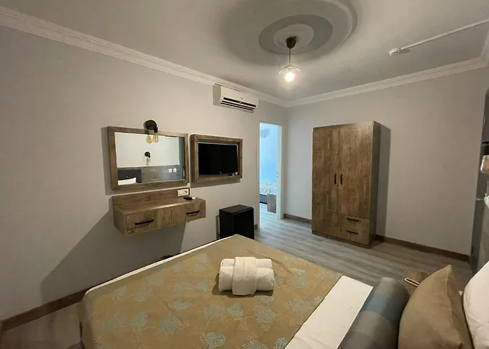 Seven City Hotel