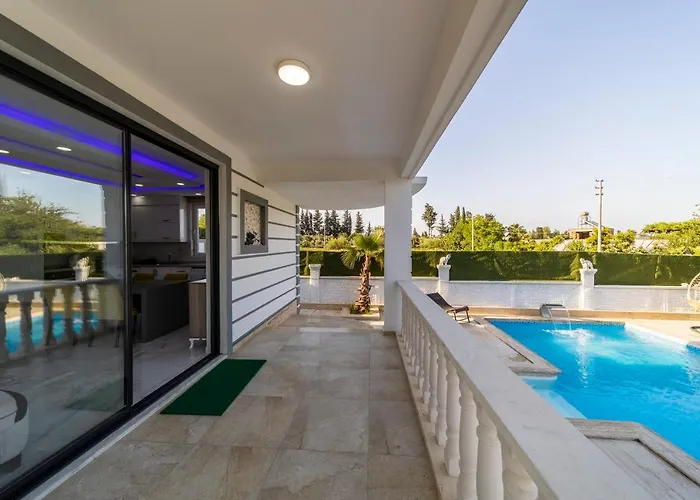 Marvelous Villa With Private Pool In Muratpasa