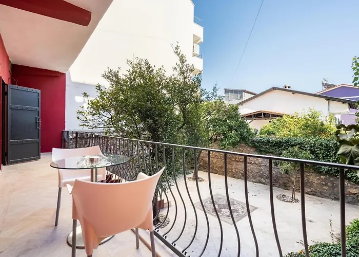Fascinating Flat Near Hadrians Gate