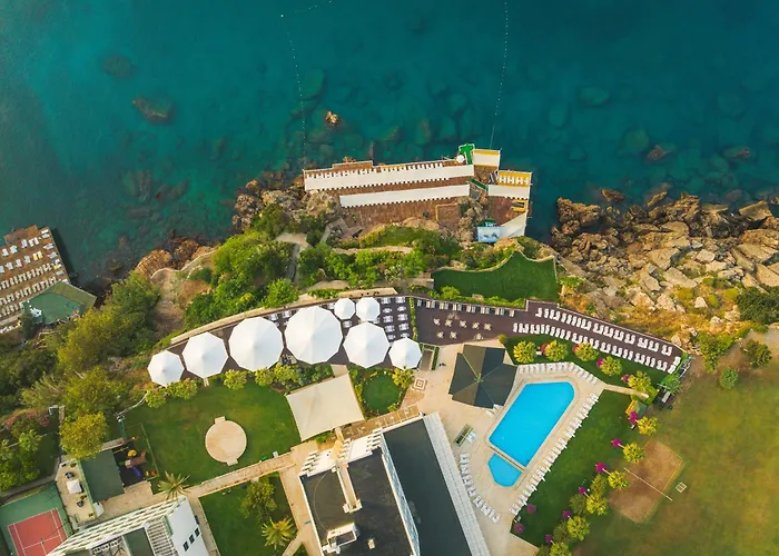 Falcon Hotel