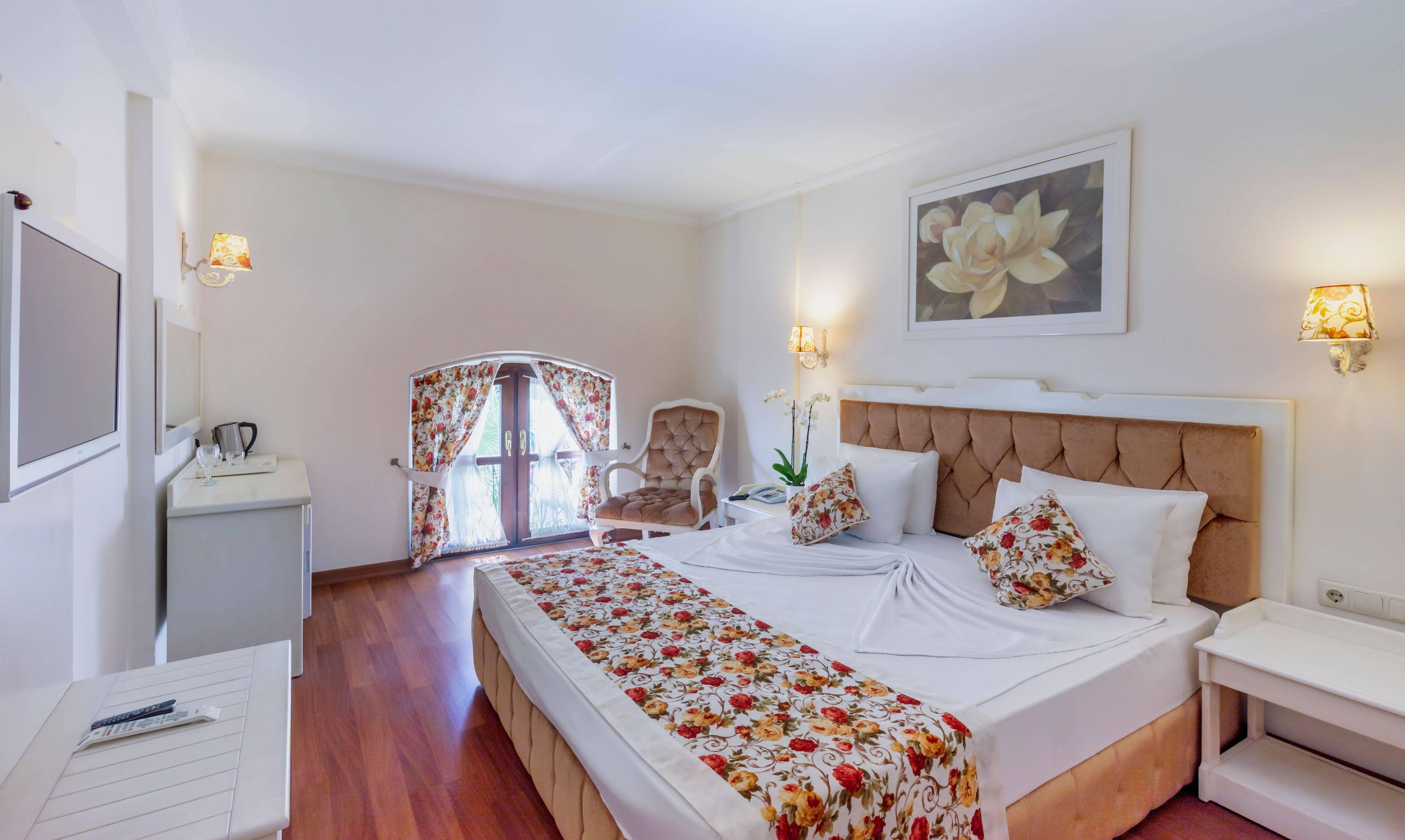 Adalya Port Otel 4*