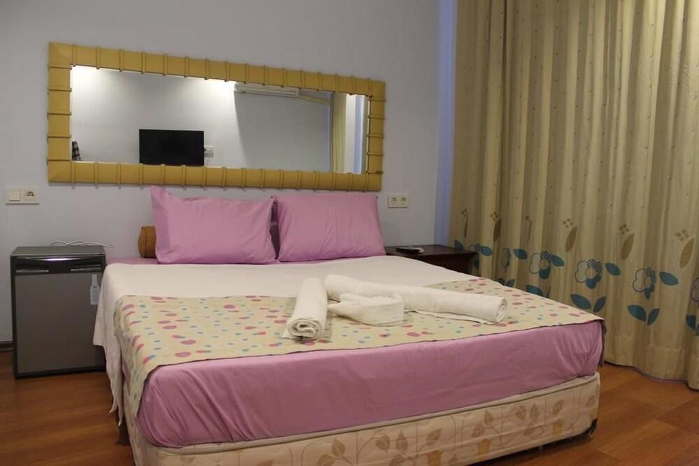Gvar Old Town 3* Antalya