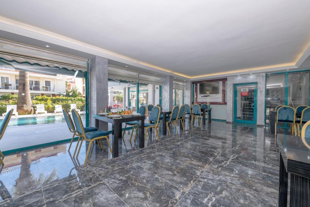 Theluna Hotel
