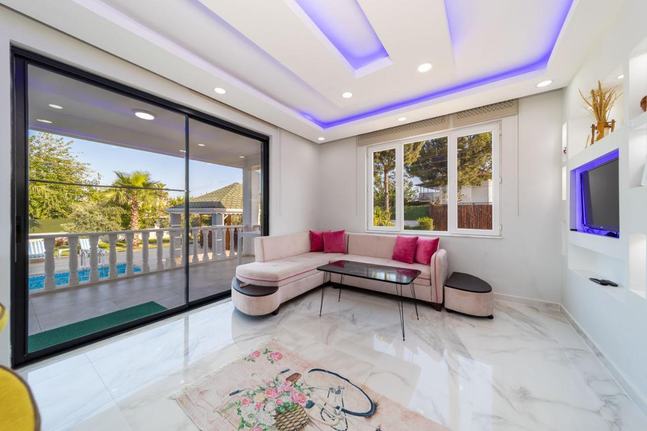 Marvelous With Private Pool In Muratpasa