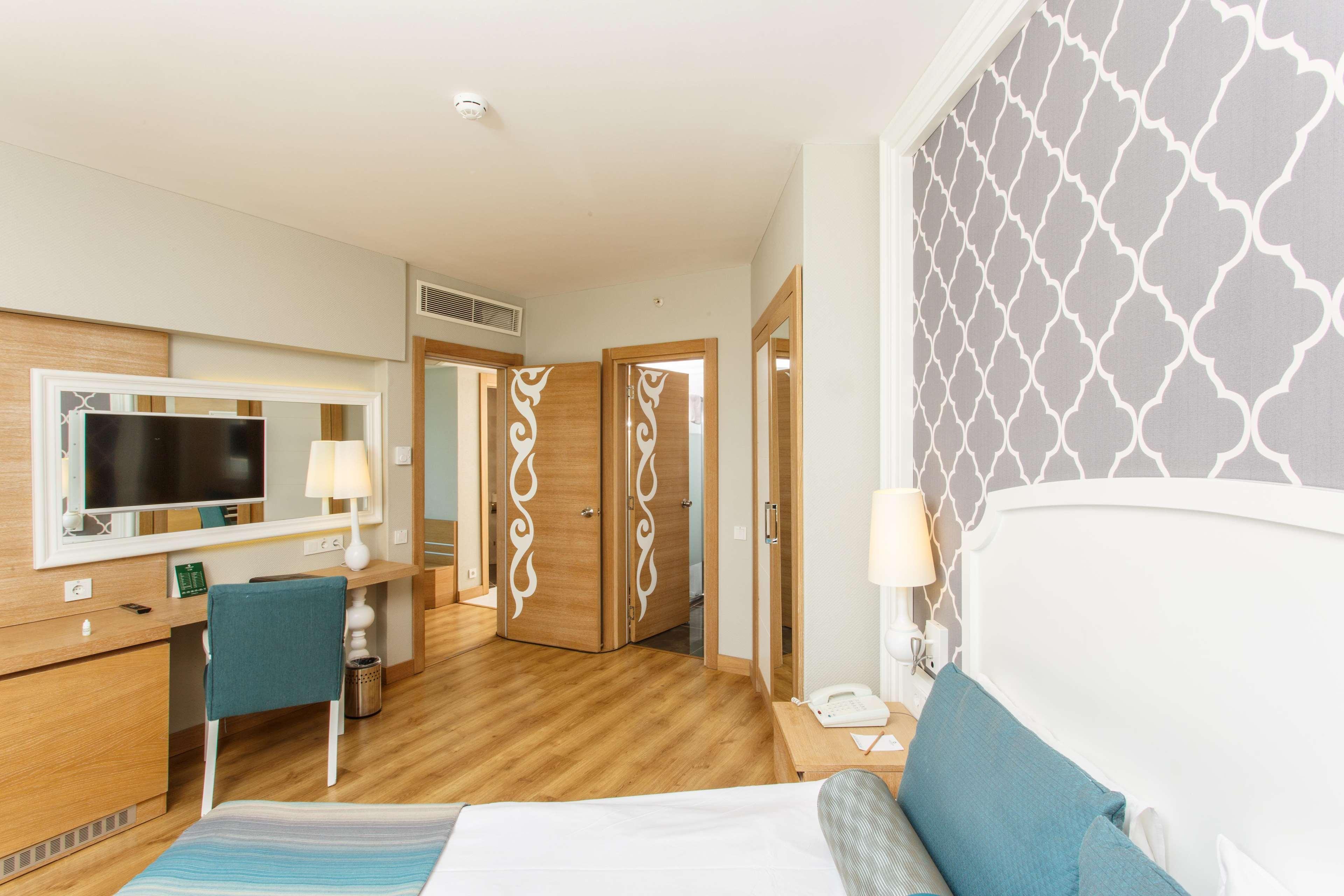 Resort Sherwood Exclusive Lara