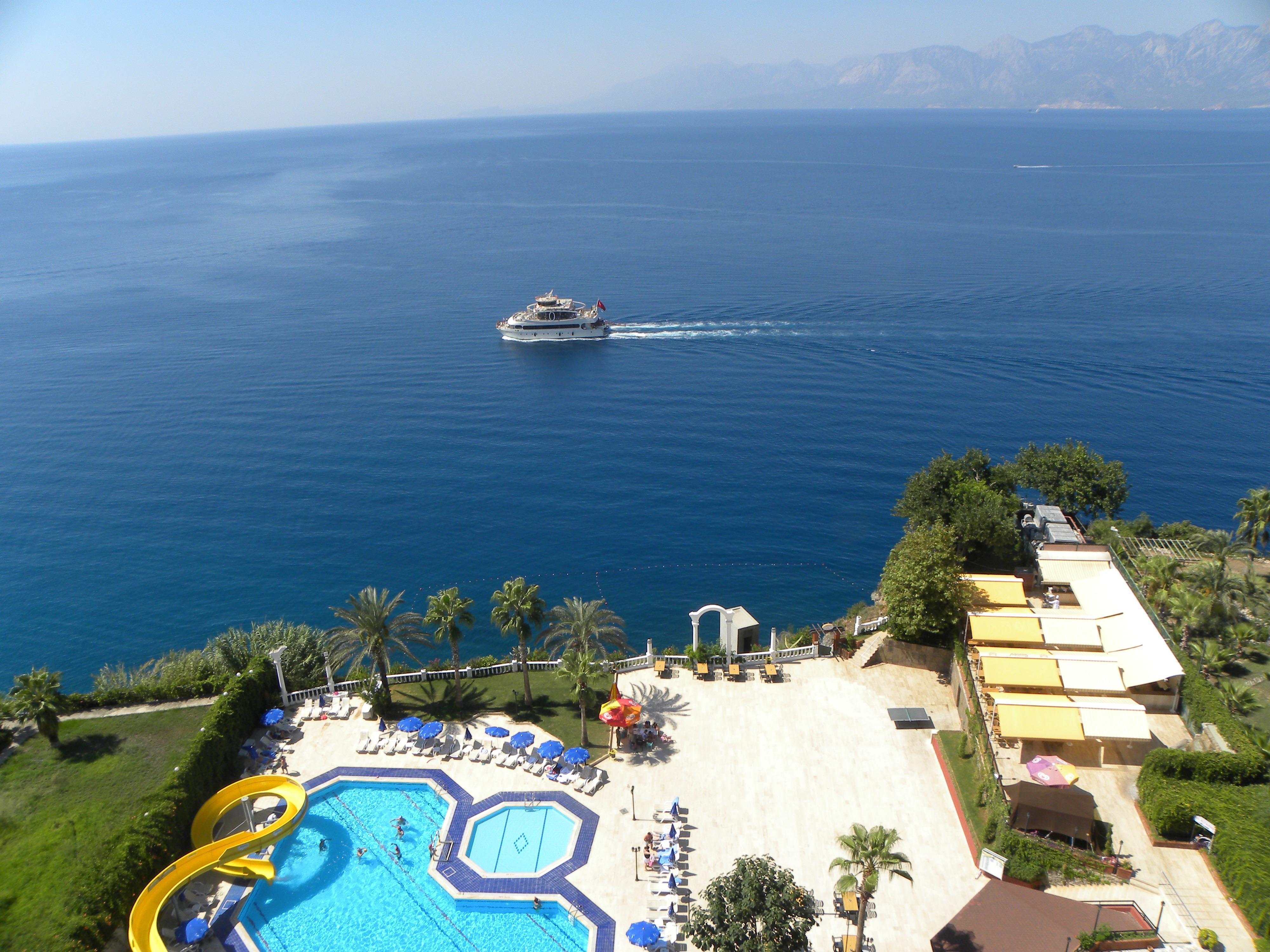 Adonis Hotel 4*