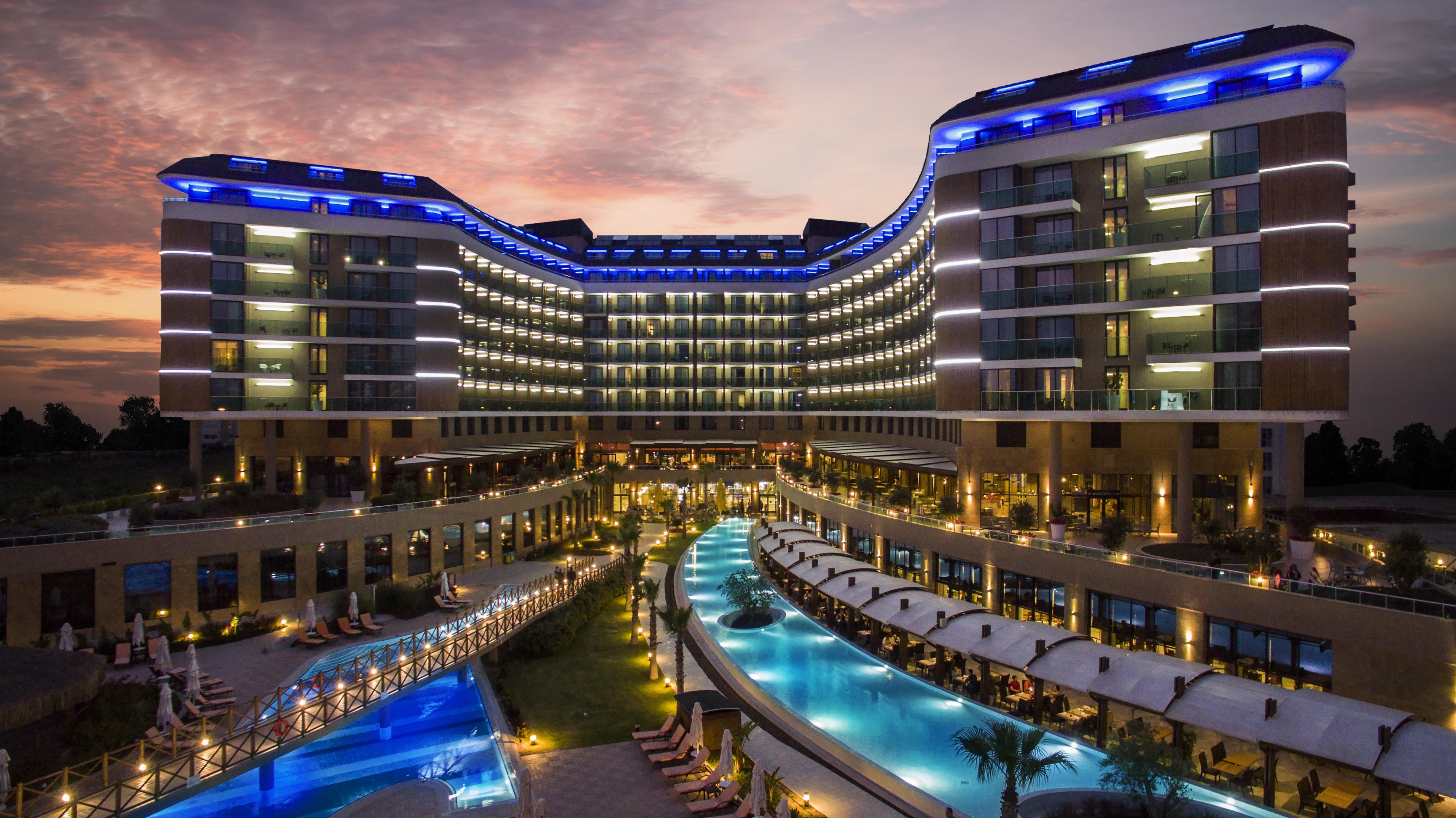 Aska Lara & Hotel