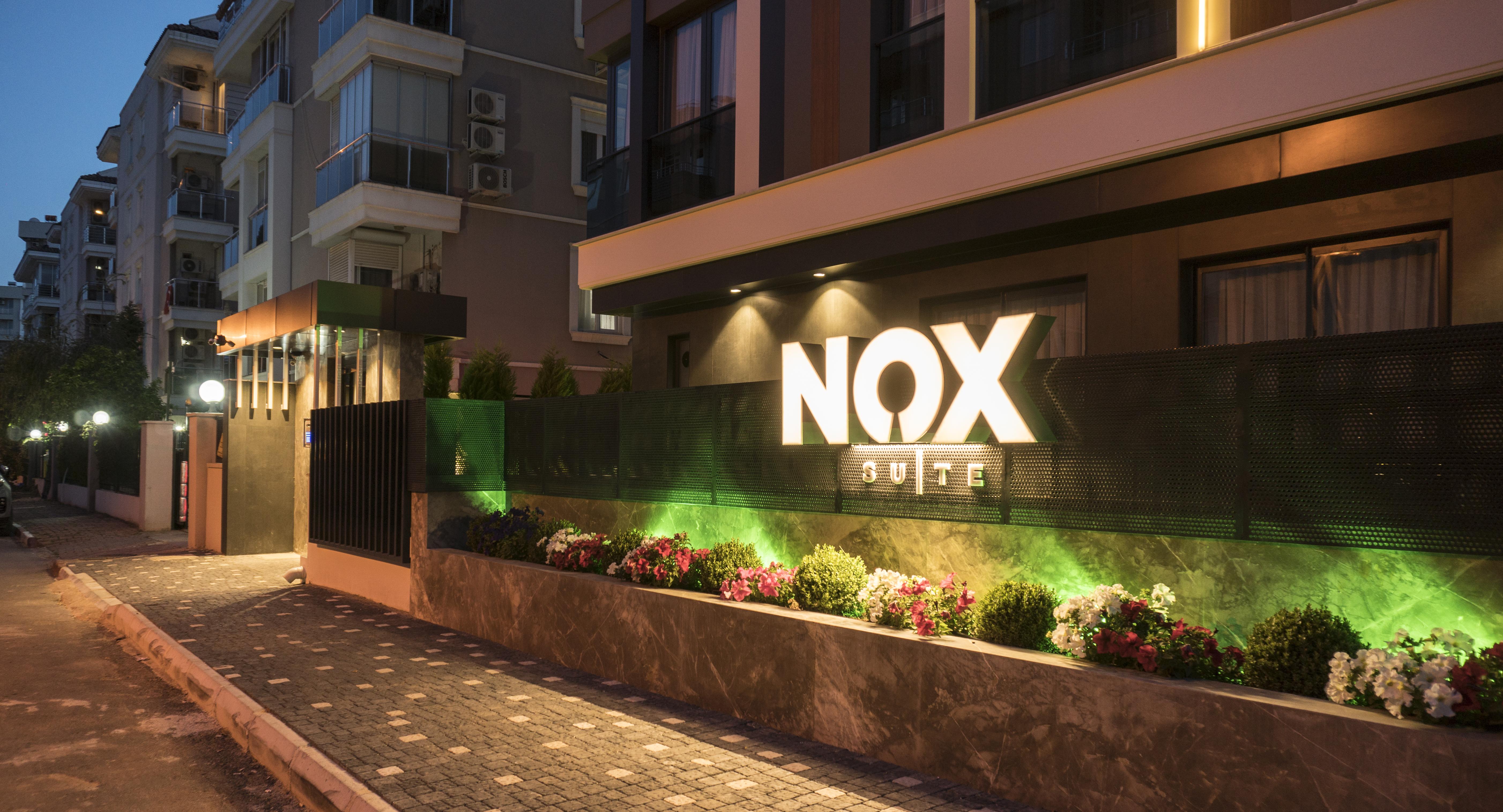 Aparthotel Nox 4*