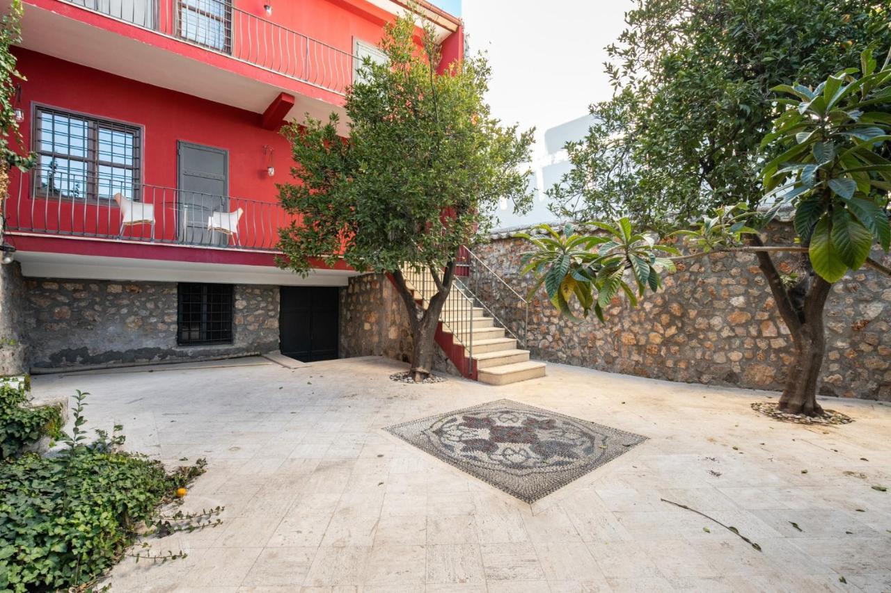 Fascinating Flat Near Hadrians Gate *
