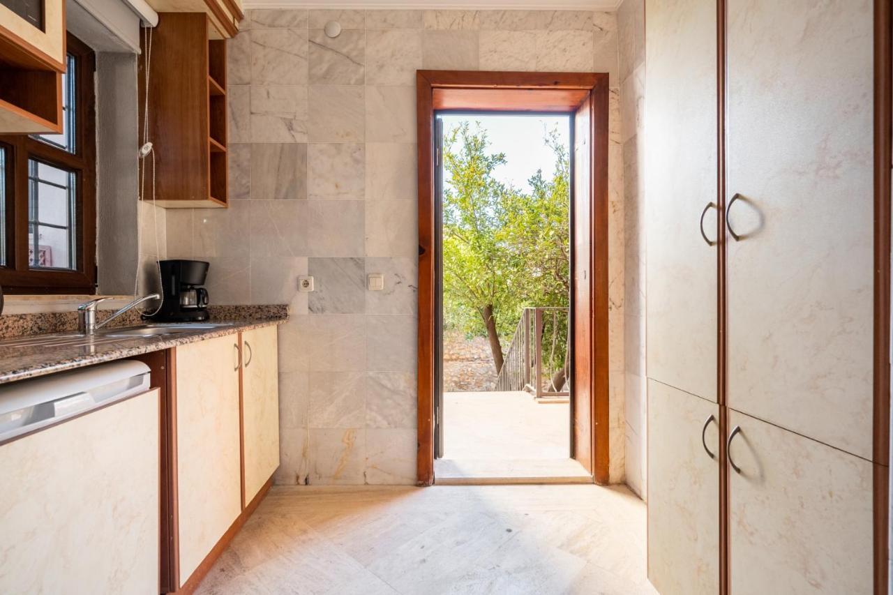 Fascinating Flat Near Hadrians Gate *