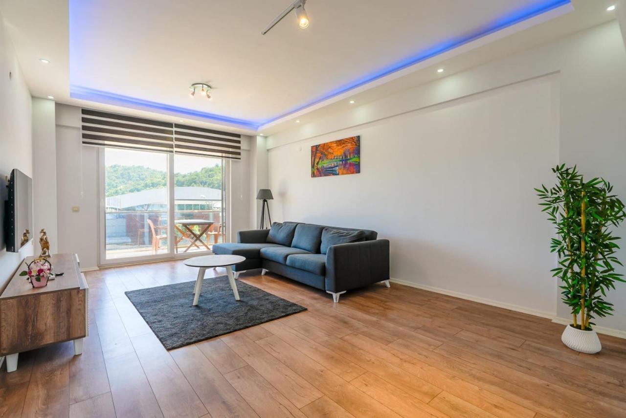Modern Flat Near Public Transportation In Kemer Antalya