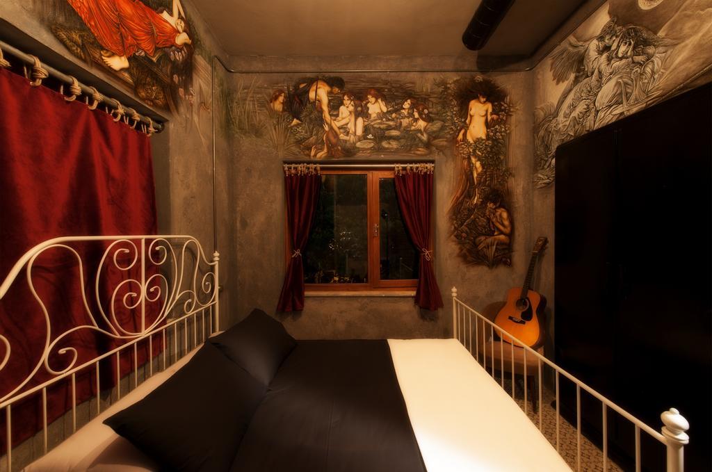 Hostel Role Street