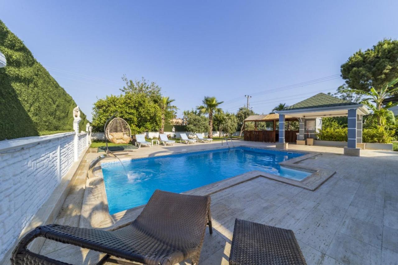 Marvelous With Private Pool In Muratpasa