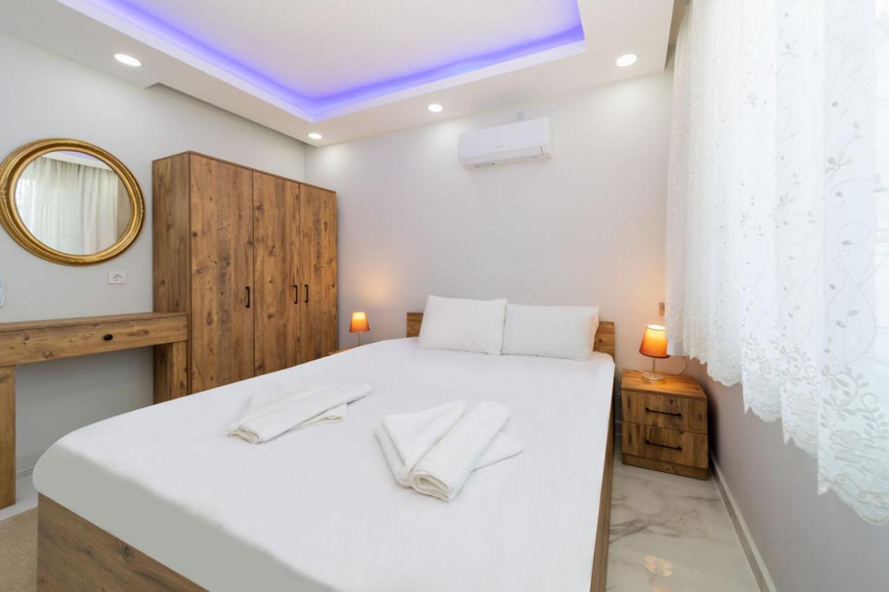 Marvelous With Private Pool In Muratpasa *