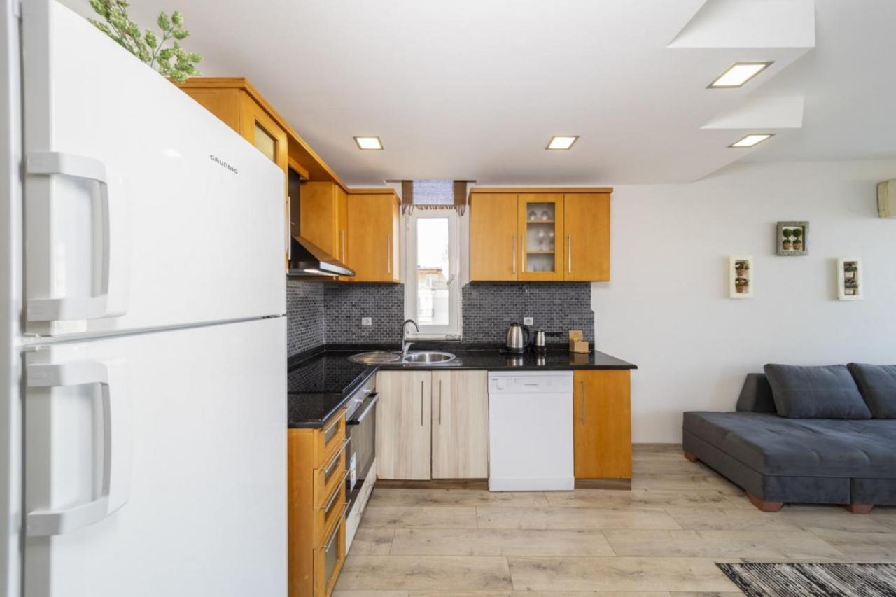 Refreshing Flat Within Walking Distance To Konyaalti With Sea View In