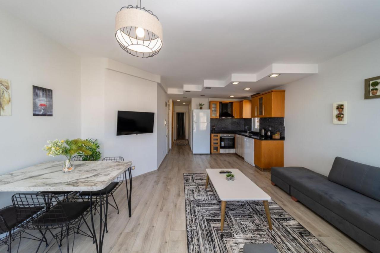 Daire Refreshing Flat Within Walking Distance To Konyaalti With Sea View In Antalya