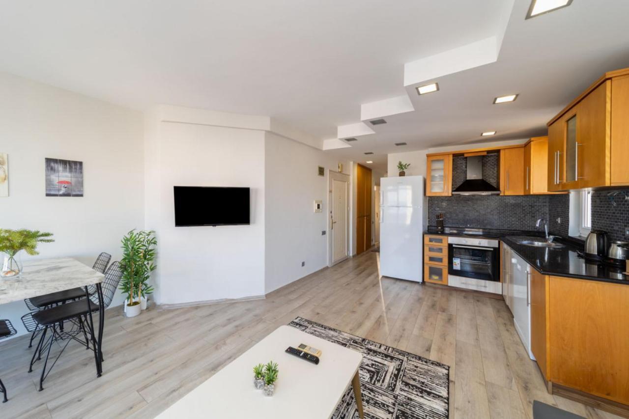 Refreshing Flat Within Walking Distance To Konyaalti With Sea View In Daire