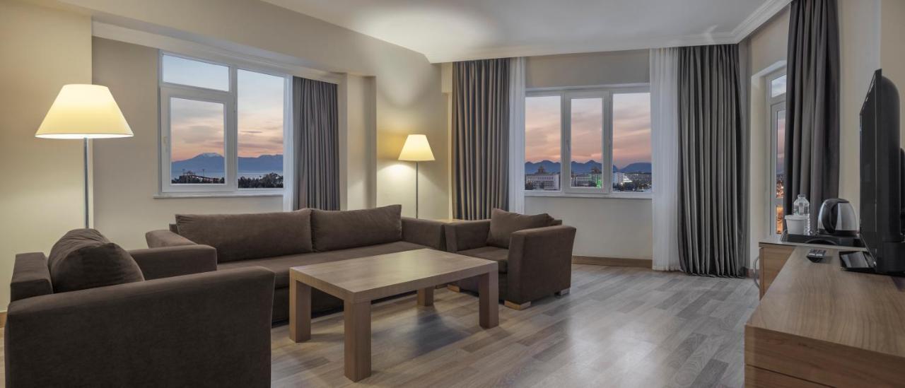 Wyndham Garden Lara Otel