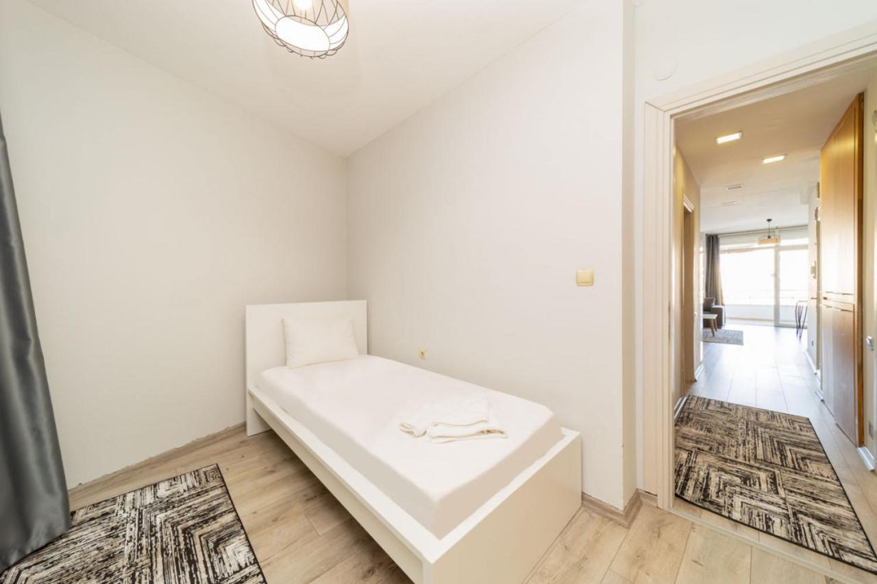 Refreshing Flat Within Walking Distance To Konyaalti With Sea View In Daire