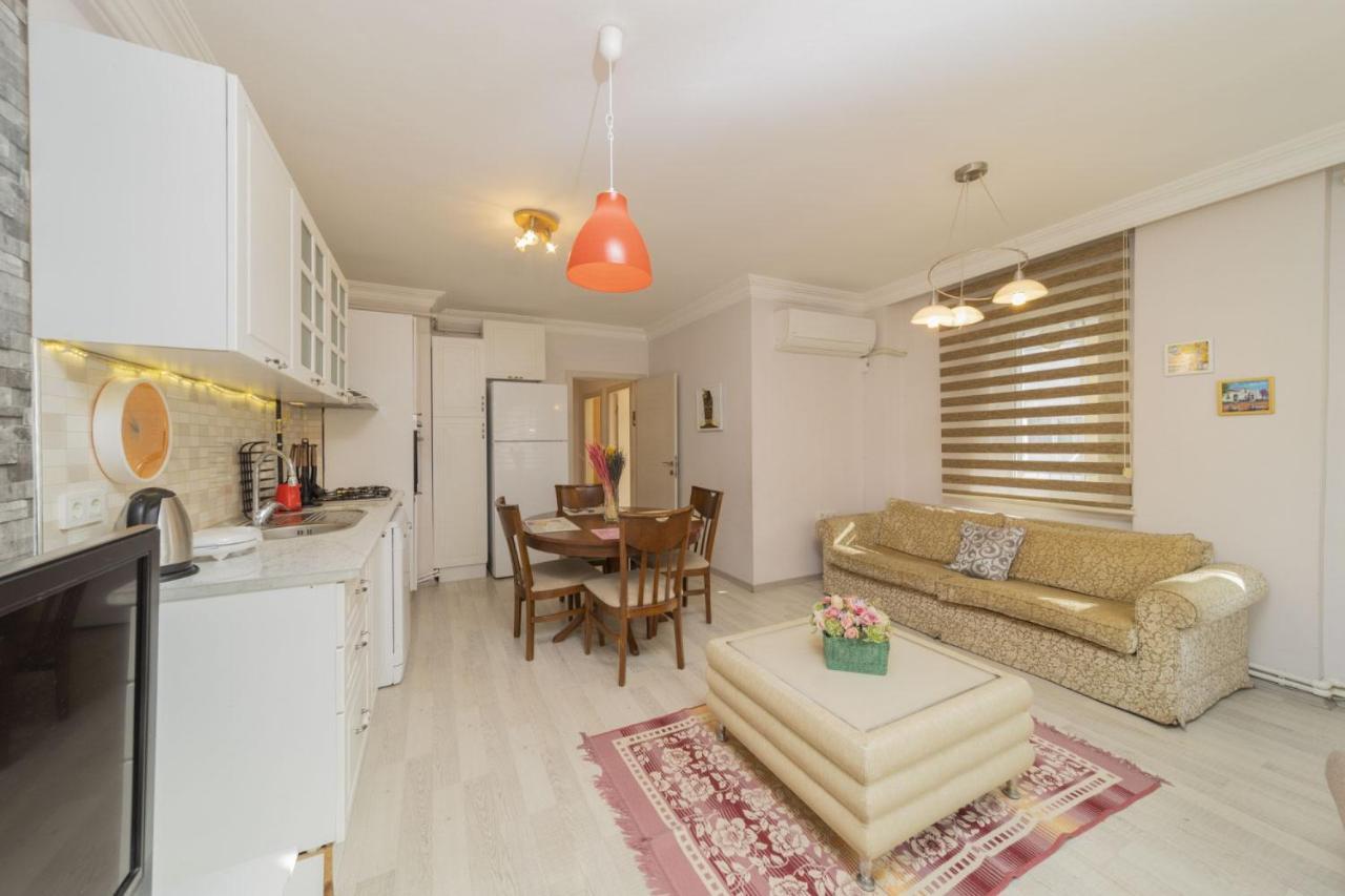 Flat Close To With Balcony In Konyaalti Appartement