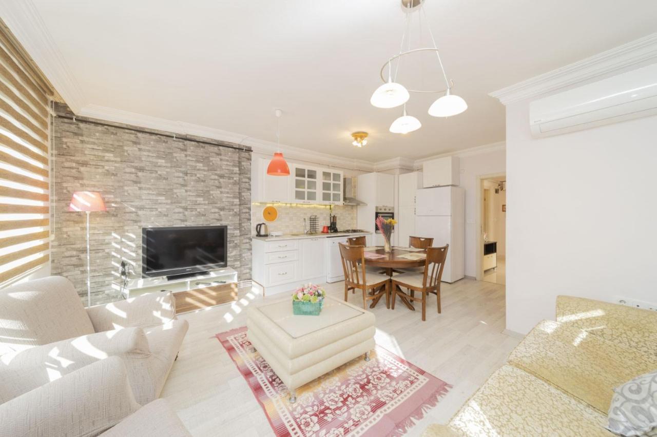 Flat Close To With Balcony In Konyaalti