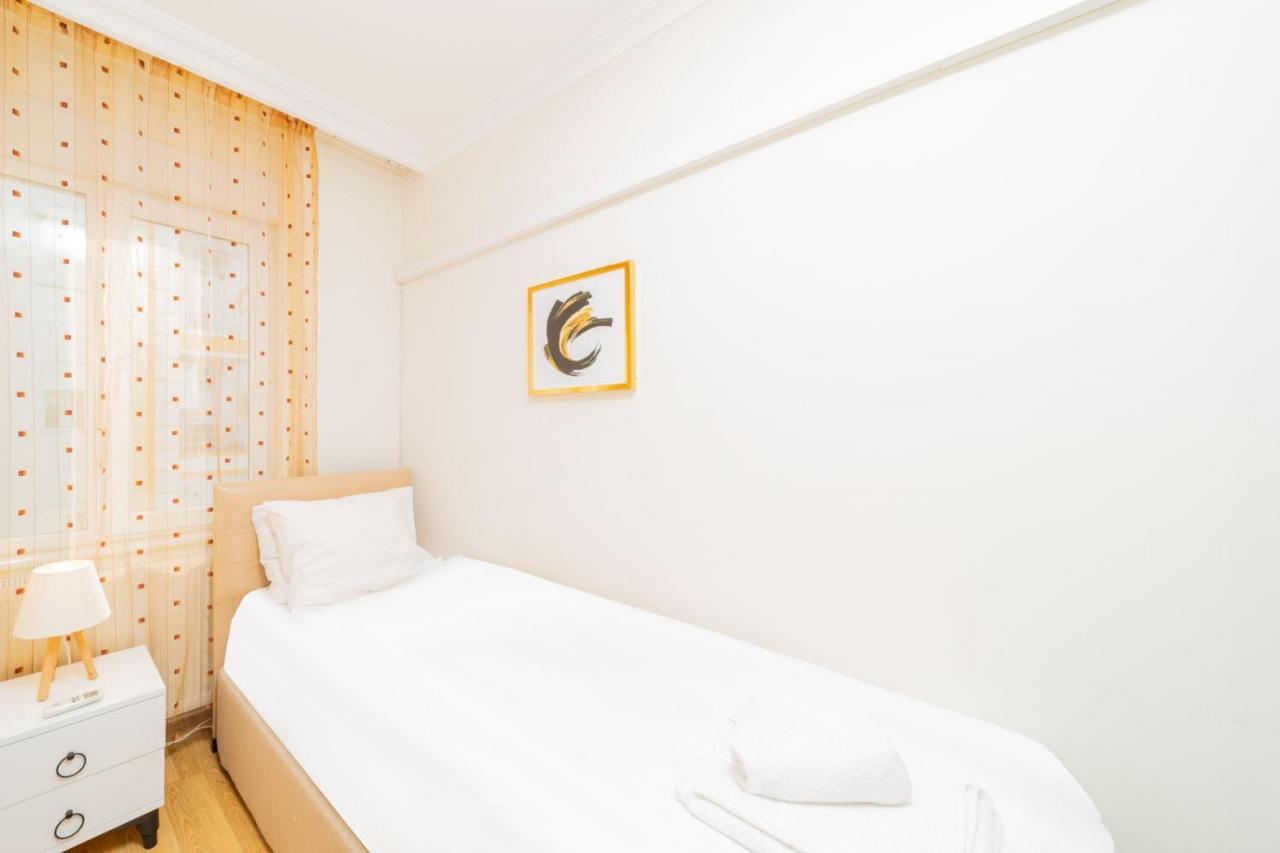 Flat Close To With Balcony In Konyaalti Appartement