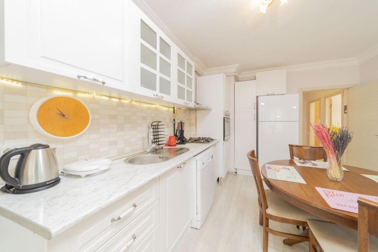 Flat Close To With Balcony In Konyaalti *